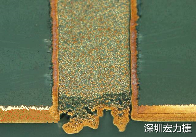 PCB設計之導電孔塞孔工藝 導電孔Via hole又名導通孔，為了達到客戶要求，導通孔必須塞孔，經過大量的實踐，改變傳統的鋁片塞孔工藝，用白網完成板面阻焊與塞孔。生產穩定，質量可靠。